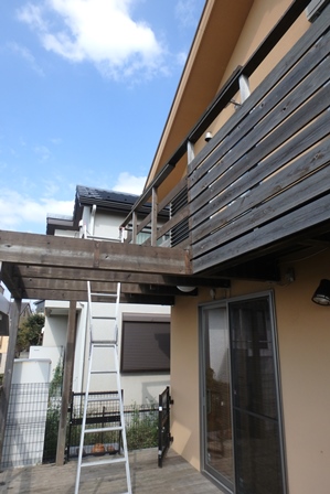 木製バルコニーの改修 横浜で自然素材の家を建てるなら堀井工務店へ